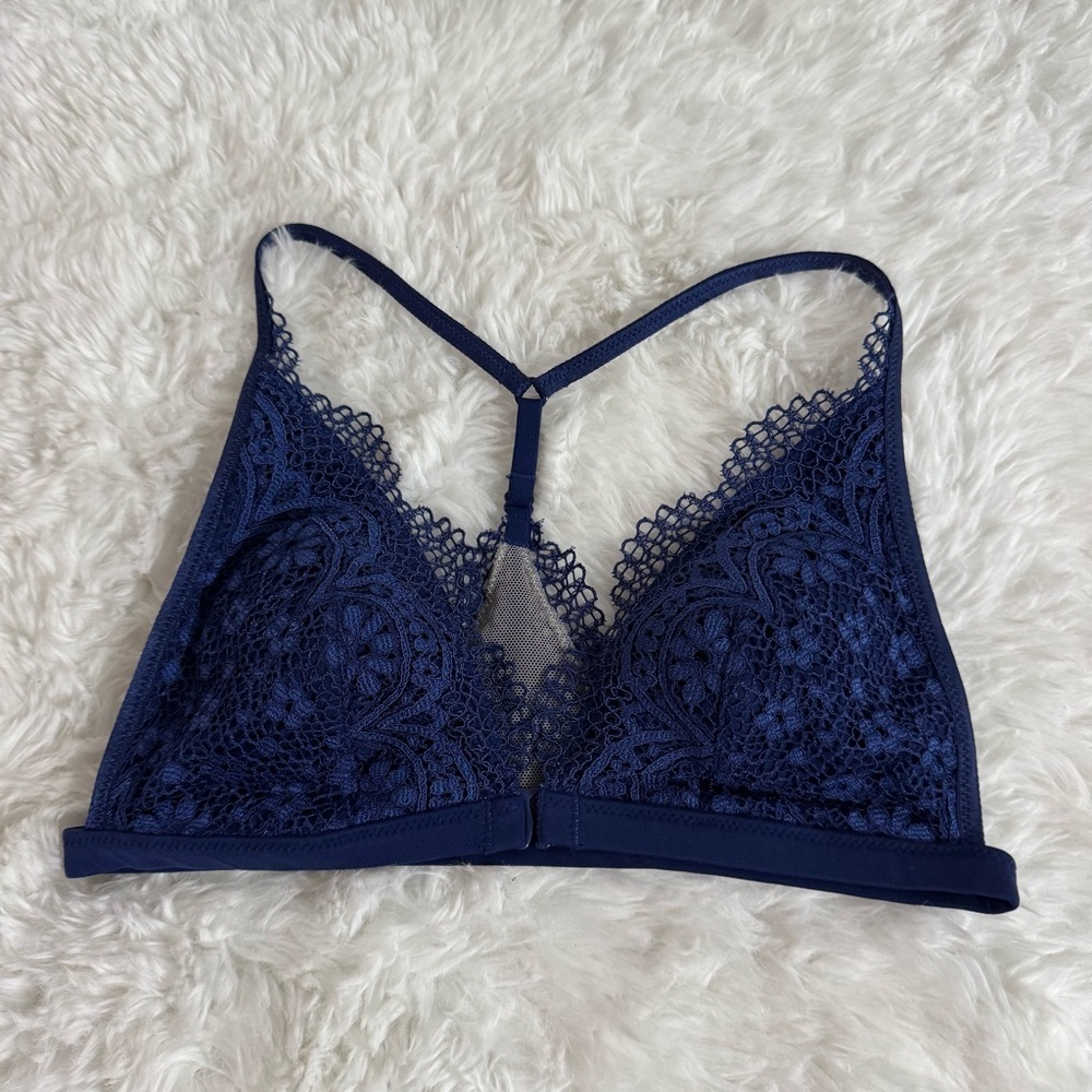 Victoria’s Secret Navy Blue Lace Bralette‎ Size Small